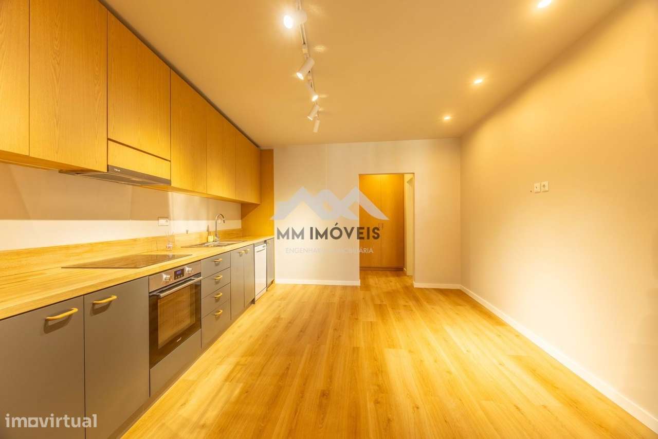 2 Lojas | Valongo | Fase Final de Legalização P/Habitação | Remodelada - Grande imagem: 4/17