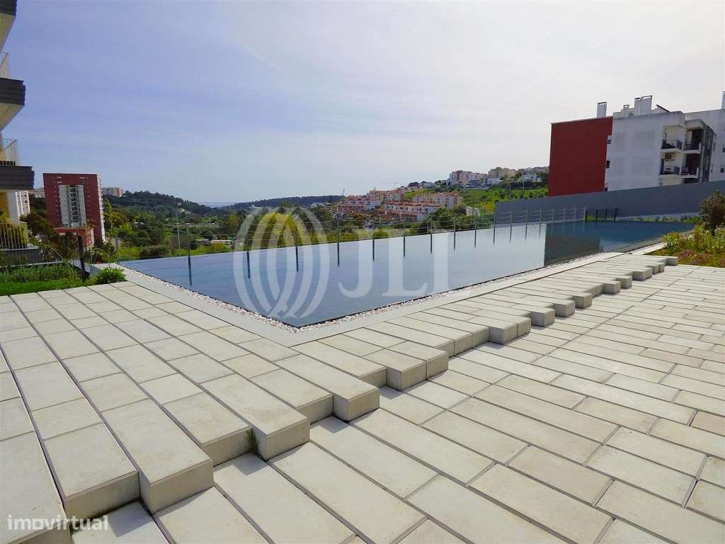 Apartamento T1, com estacionamento, Carnaxide, Lisboa