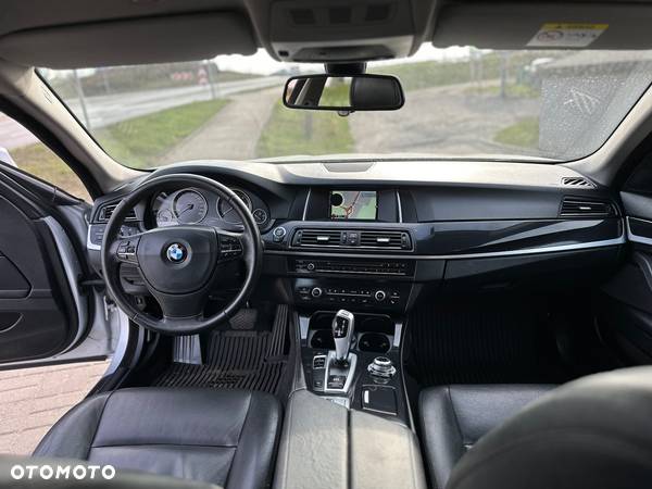 BMW Seria 5 525d Touring Sport-Aut Luxury Line - 12
