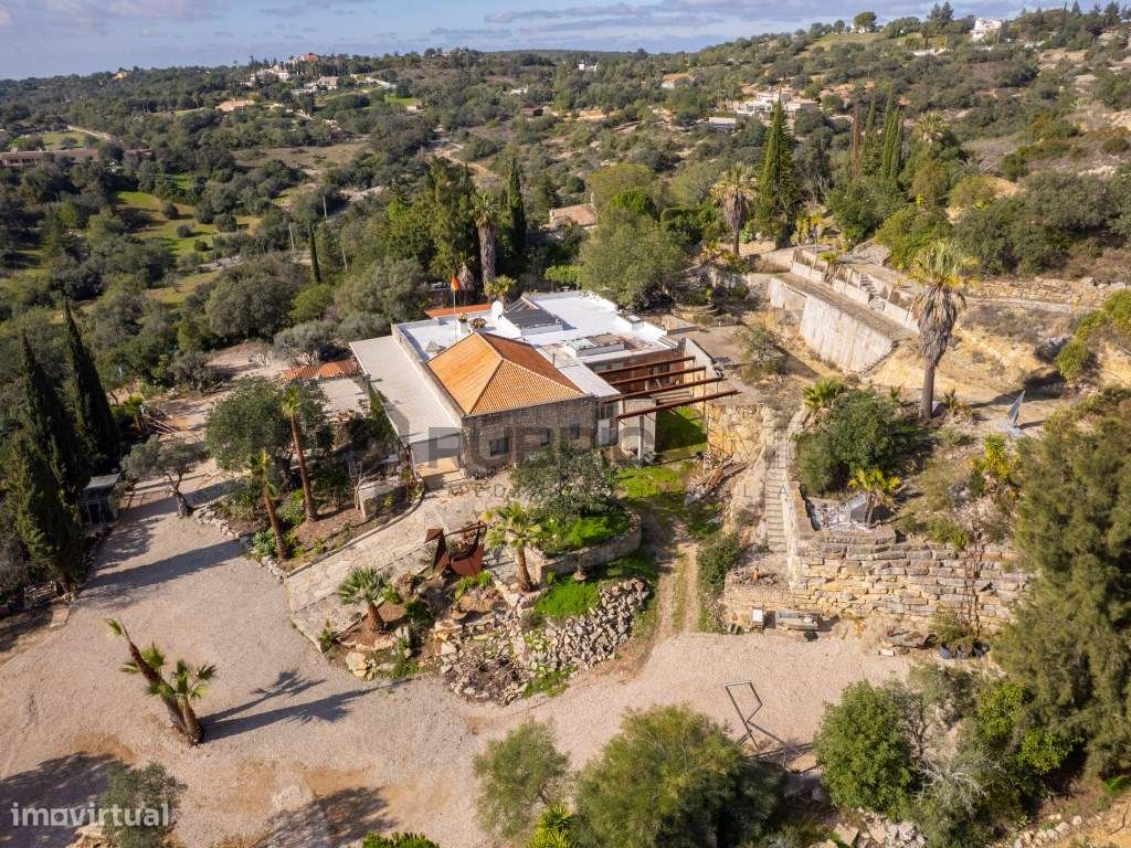 Propriedade Única em Zona Privilegiada com Vista Mar e Piscina - Loulé-41