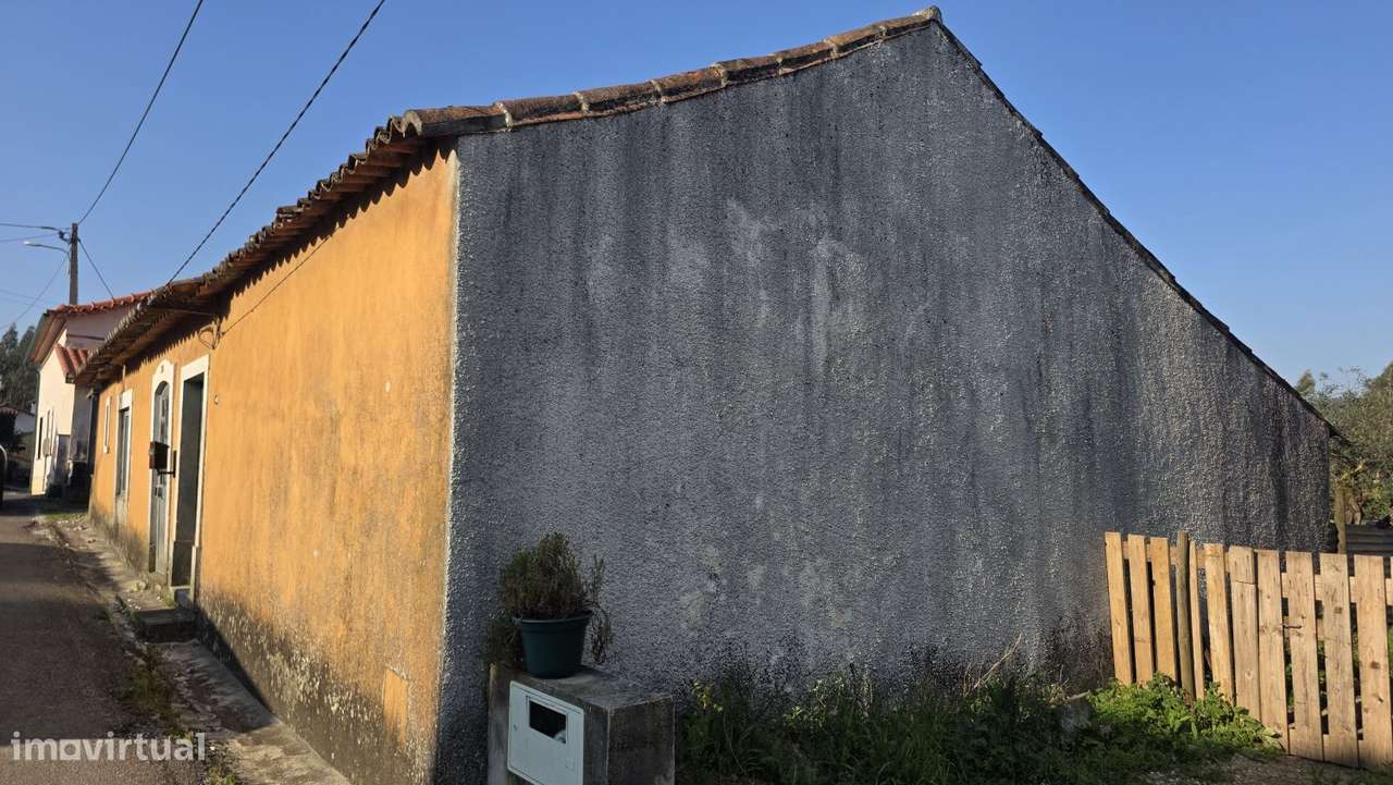 Moradia para restaurar, com terreno, perto de Ferreira do Zêzere-3
