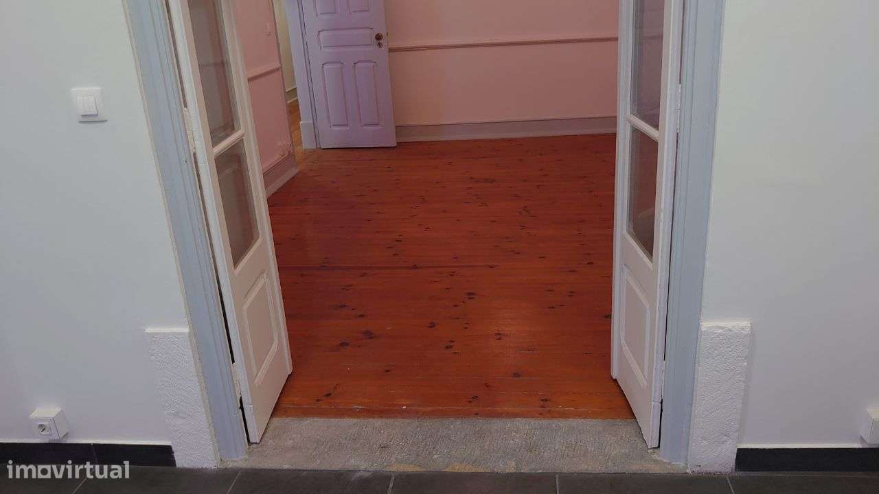 T4 remodelado R Angela Pinto junto Mercado Arroios-30