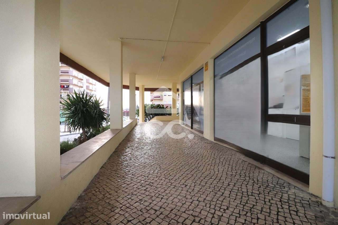 Espaço comercial remodelado  na Urbanização do Loreto!-9