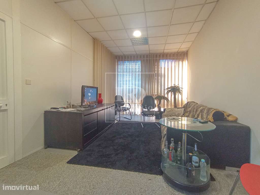 Armazém em Roriz, Santo Tirso-16