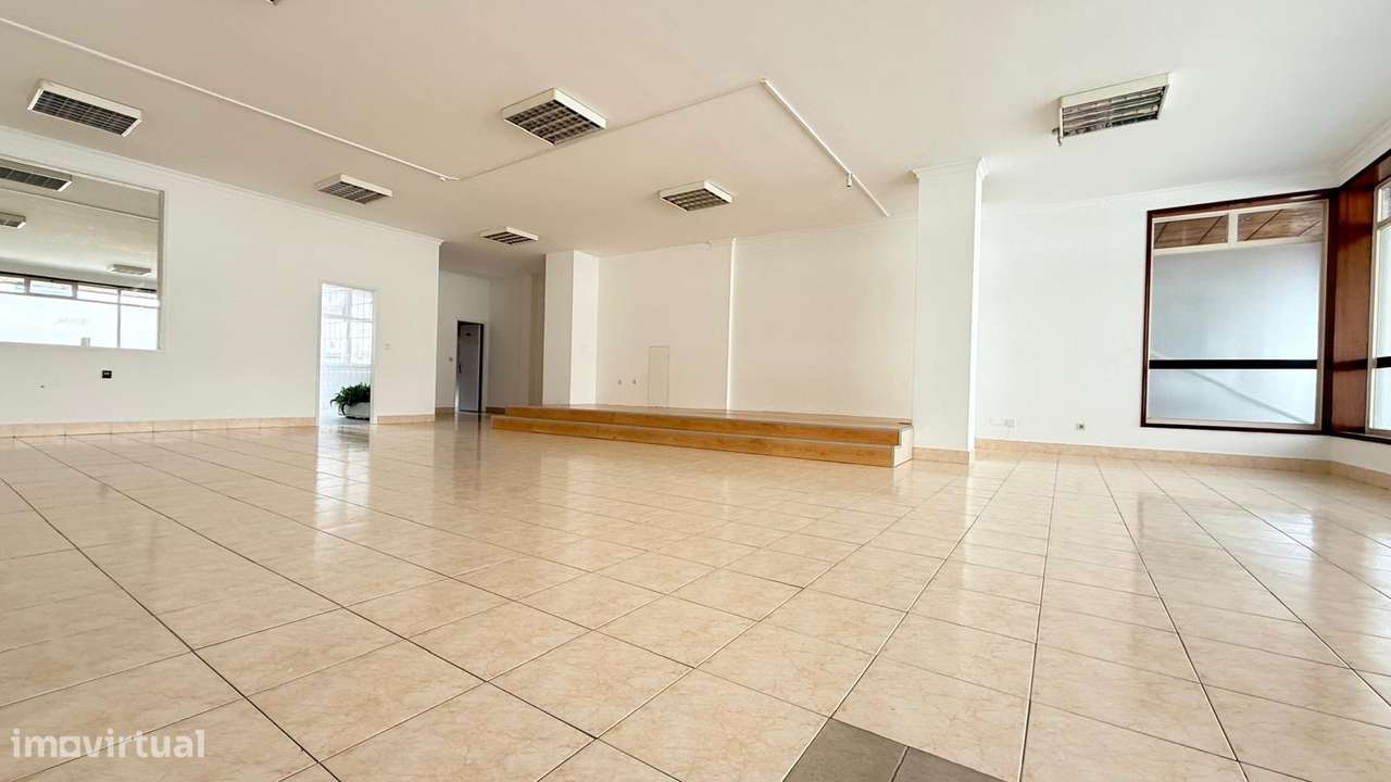 Loja com 135m2 em Ermesinde-2