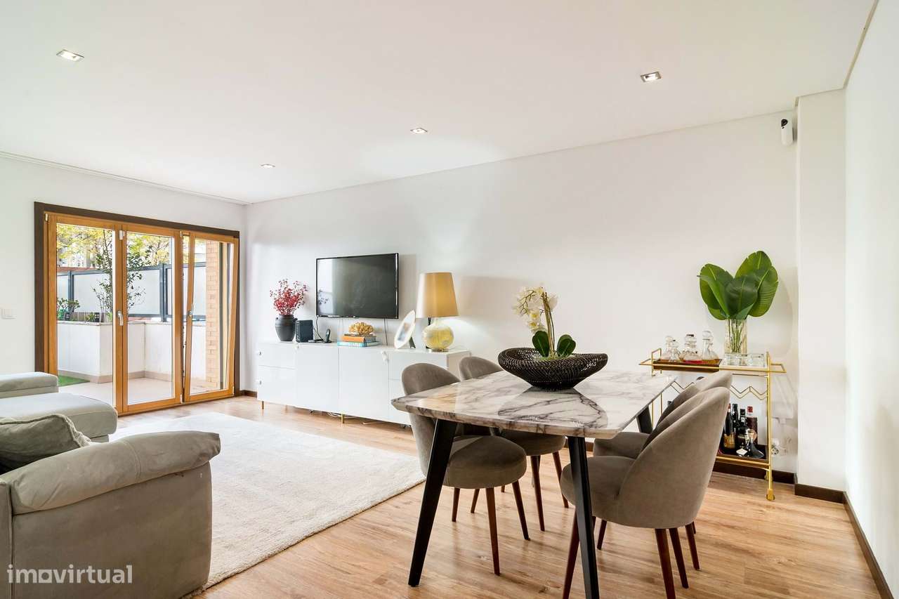 Excelente T2 com Terraço de 94 m² / Box 2 carros  / Quinta do Infantad - Grande imagem: 4/28