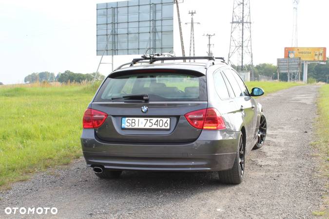 BMW Seria 3 318i Touring - 3