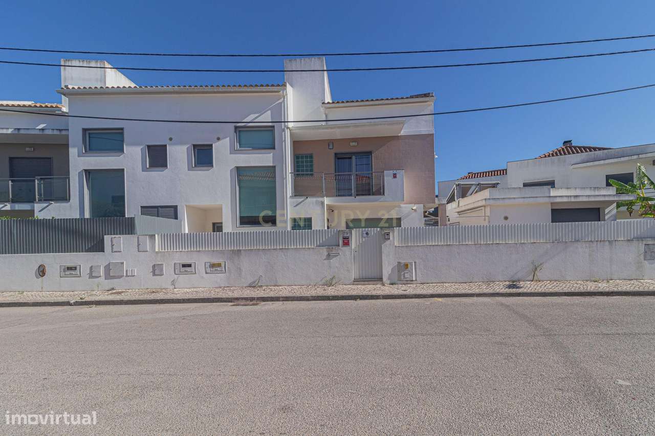 Moradia T3 + 2 na Charneca de Caparica - Óptimas Áreas - Grande imagem: 2/37