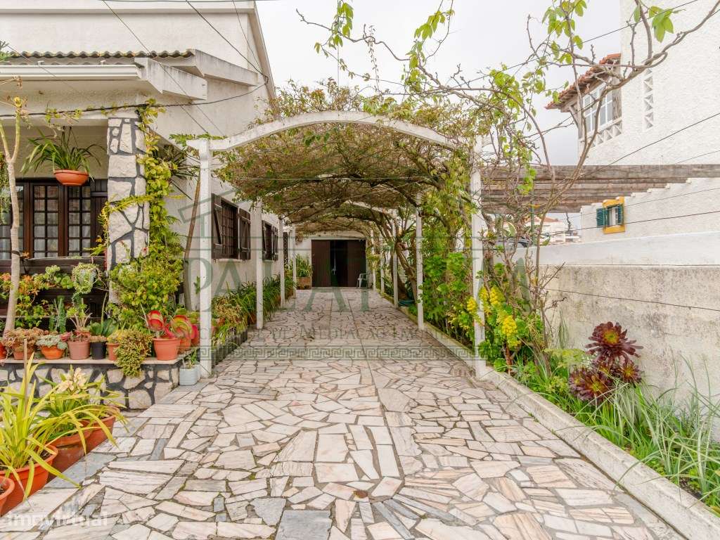 Moradia T5 centro da Charneca da Caparica-27