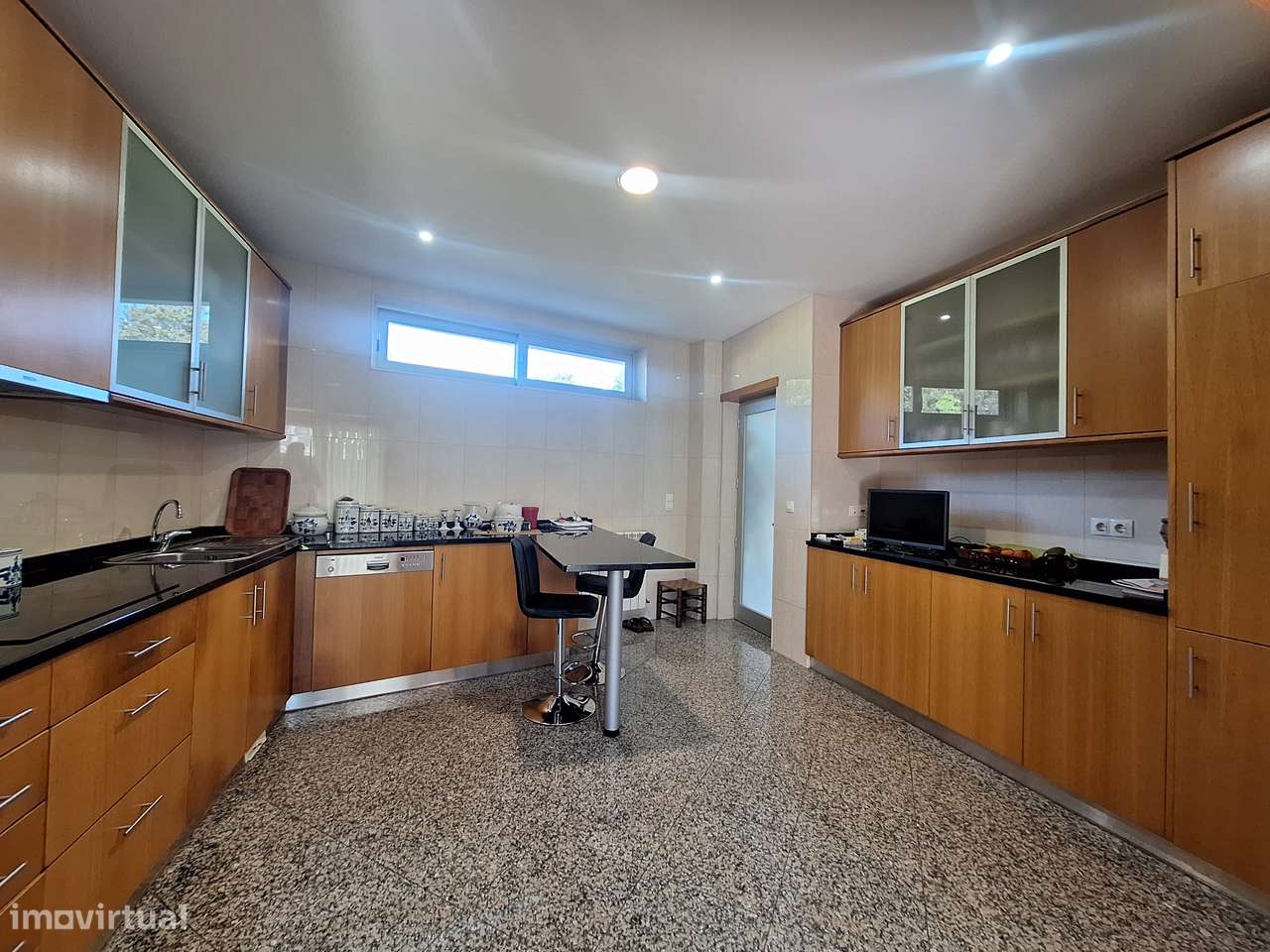 Moradia V3 com design único em Vila Nova de Anha.-11