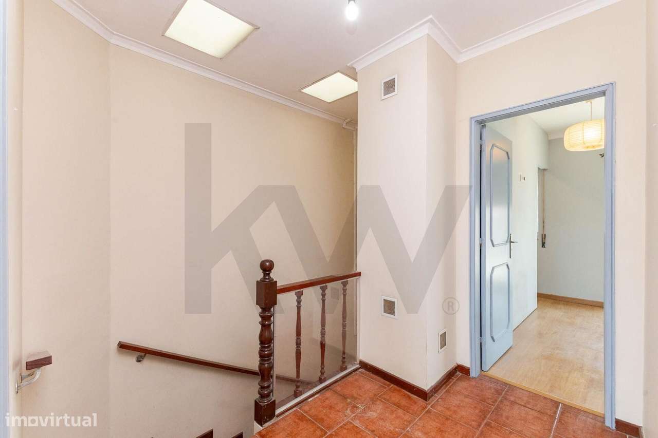 Moradia T3 Geminada de 3 Pisos com Jardim, Garagem em  Guifões, Matosi-10