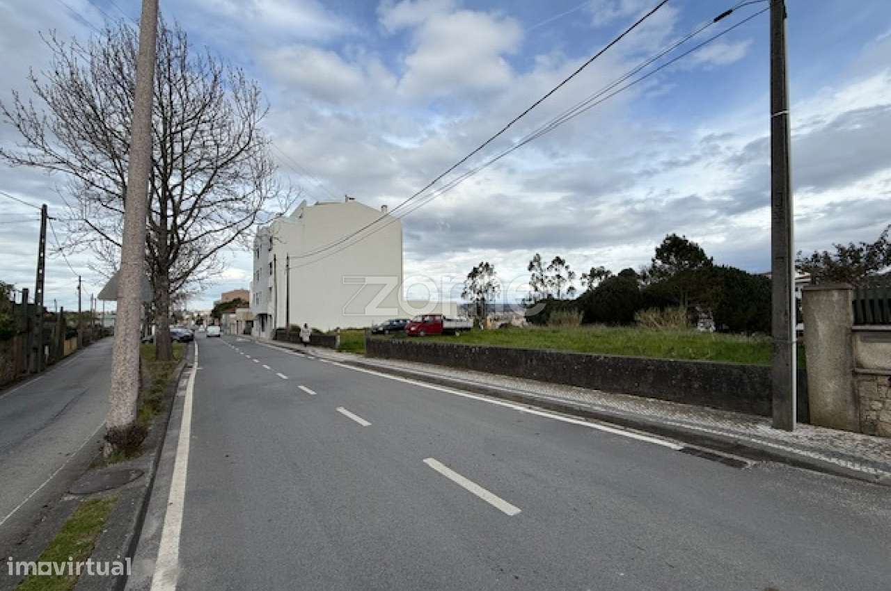 Terreno com capacidade construtiva no centro de São João da Madeira - Grande imagem: 1/14