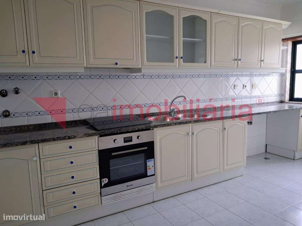 Apartamento T2+2 em Paredes, Alenquer-4