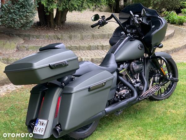 Harley-Davidson Touring Road Glide - 22