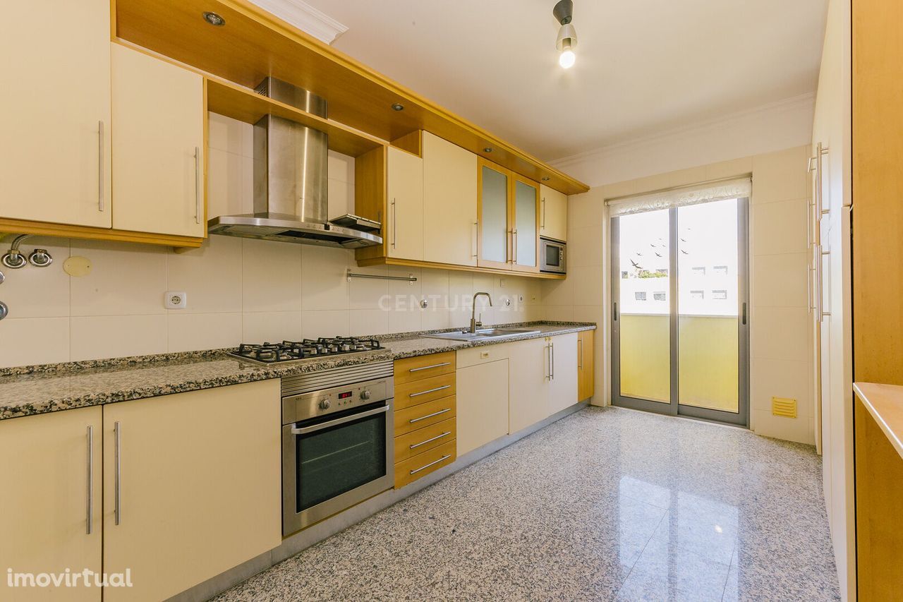 Apartamento T2 Expo Sul Arrendamento