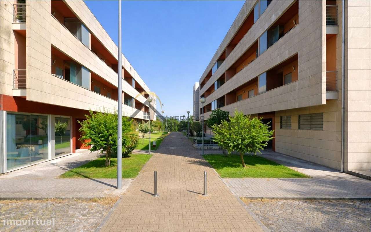 APARTAMENTO T2 COM GARAGEM CENTRO DE FAFE-5