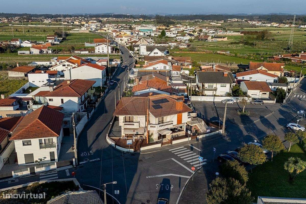 Oportunidade Única em São João de Ovar  Espaço Comercial + Habitação - Grande imagem: 2/26