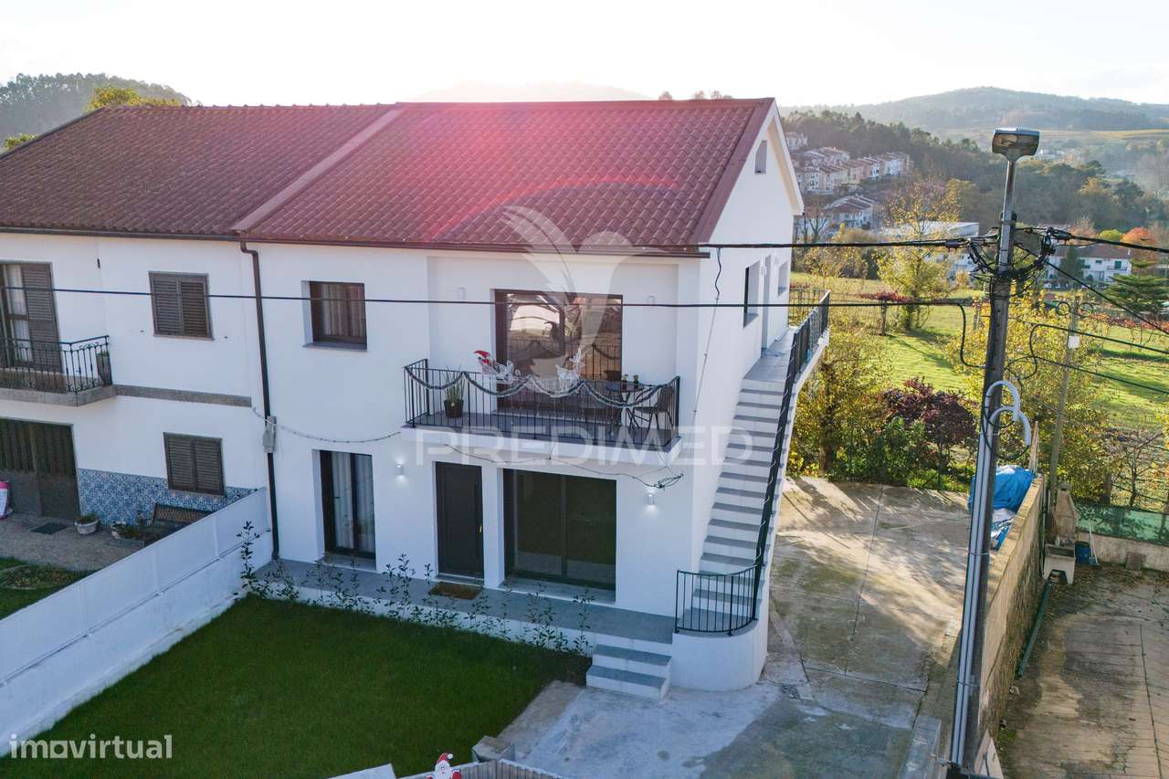 Moradia Bi-Familiar T5 em Real - Grande imagem: 1/34