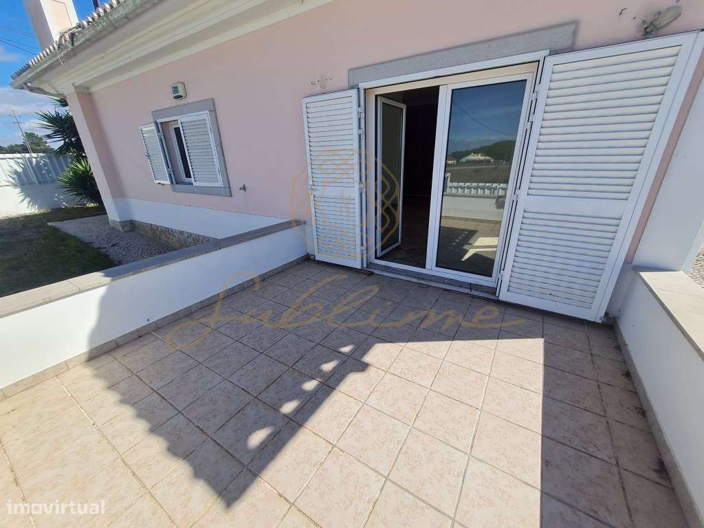 Moradia isolada V3+2 situada em Caixas, Sesimbra com Piscina-35