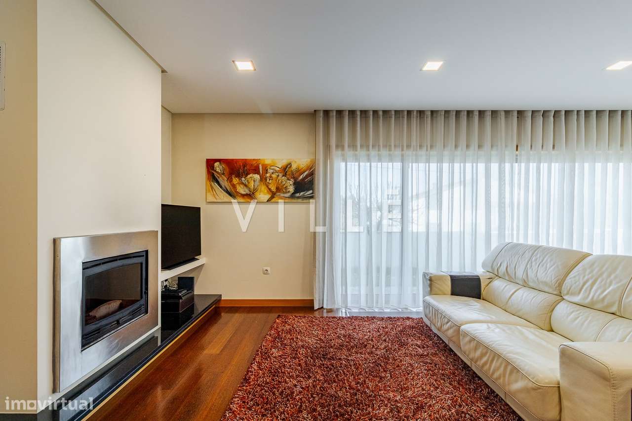 Moradia T4 com piscina aquecida e garagem dupla-17