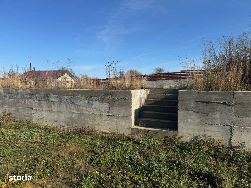 Vanzare  1400mp teren imprejmuit 2 loturi pt casa Adancata - sub padur-12