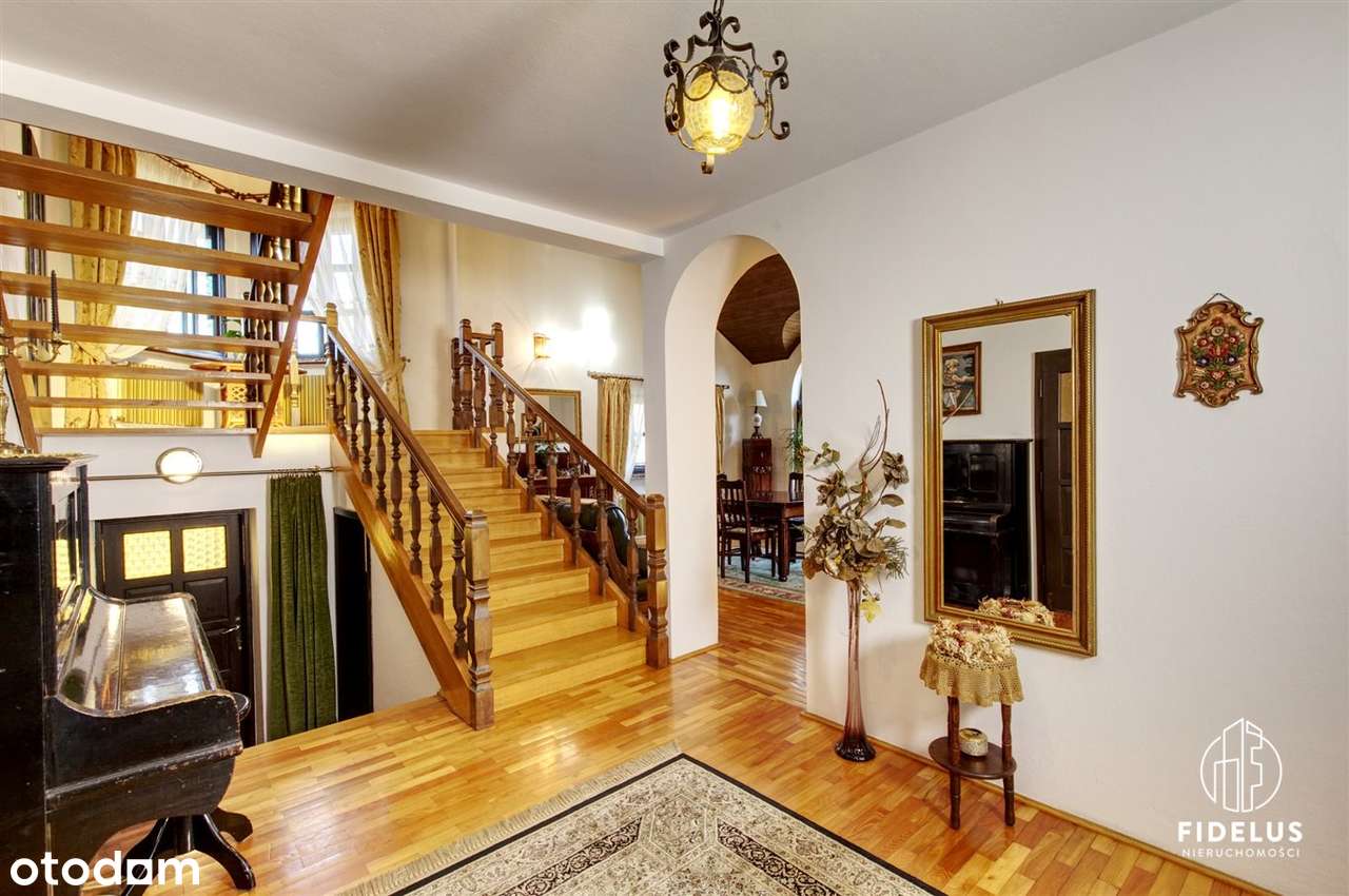 Dom w Kętach w stylu willi podmiejskiej-10