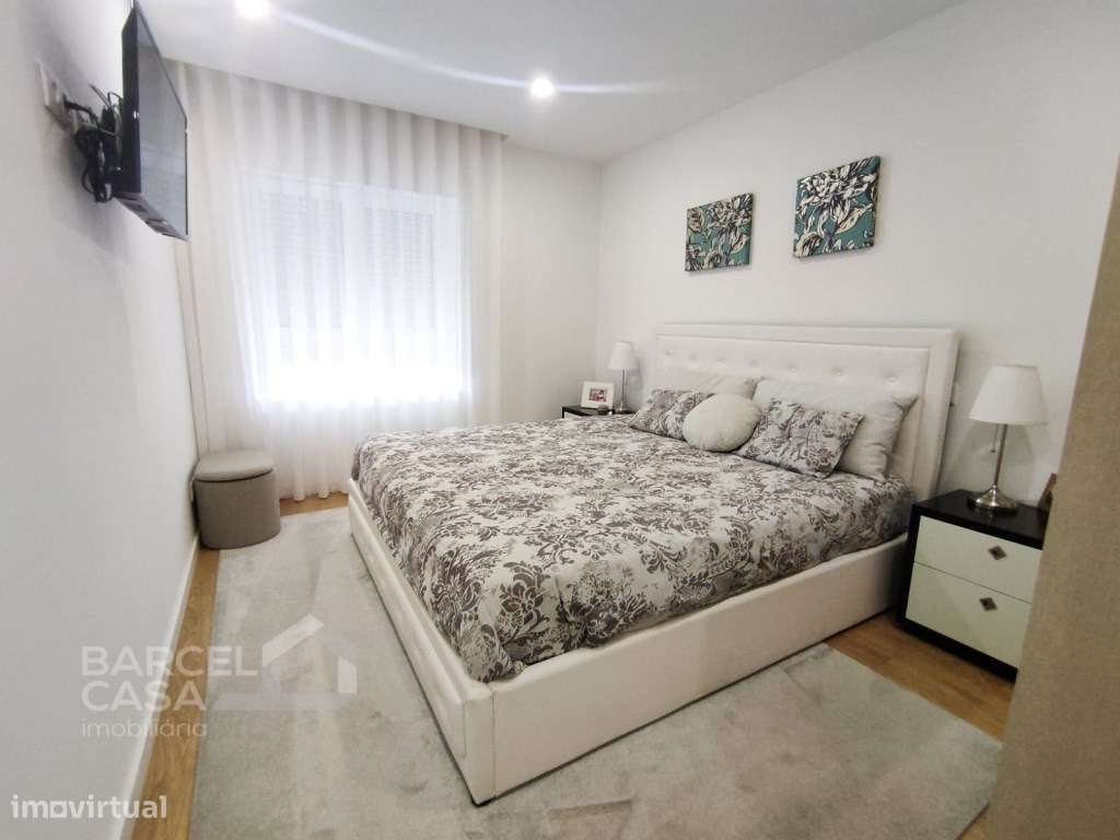 T3 Totalmente Renovado, Equipado e com Varanda, à Entrada da Cidade...-23