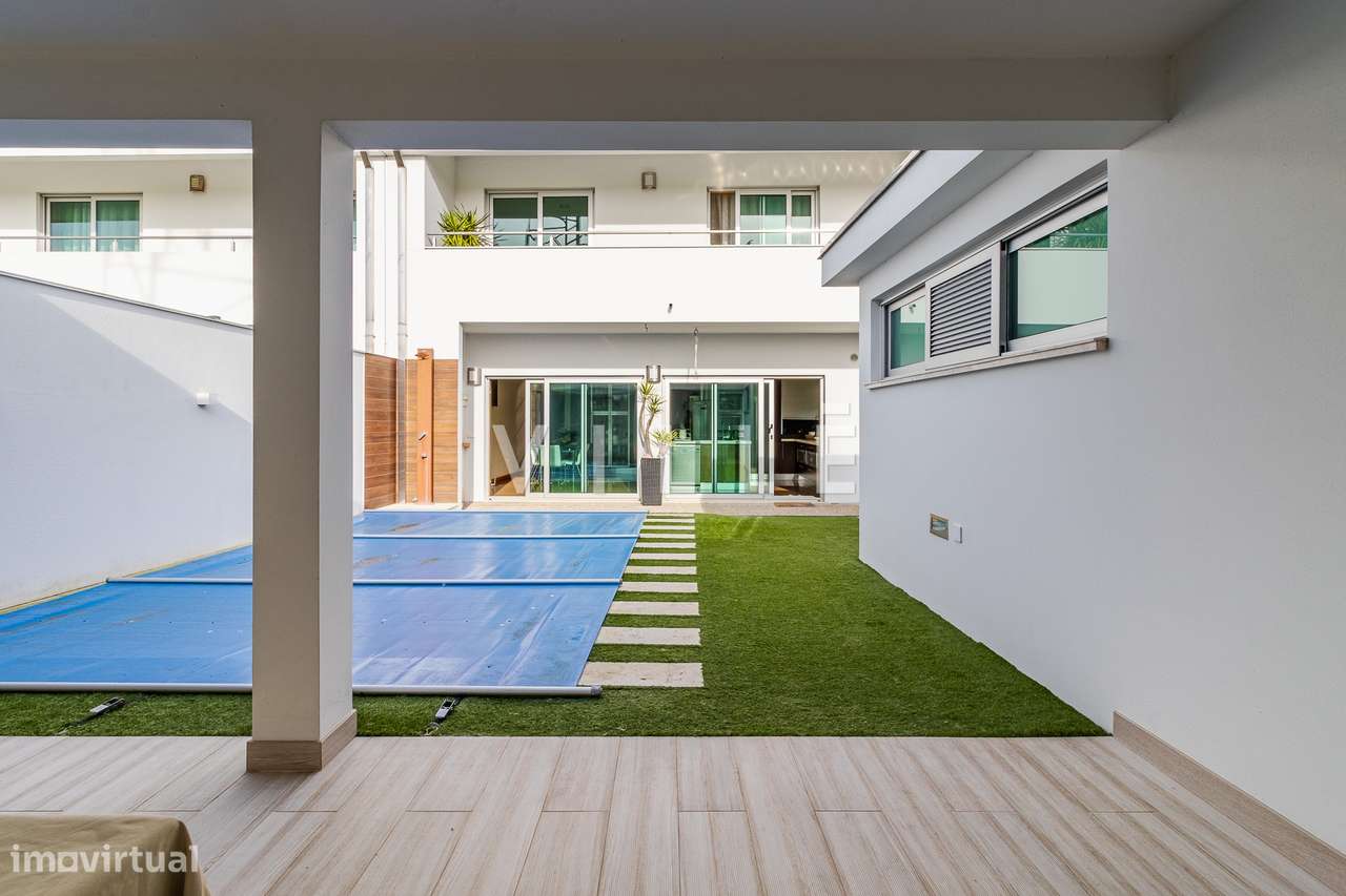 Moradia T4 com piscina aquecida e garagem dupla-10