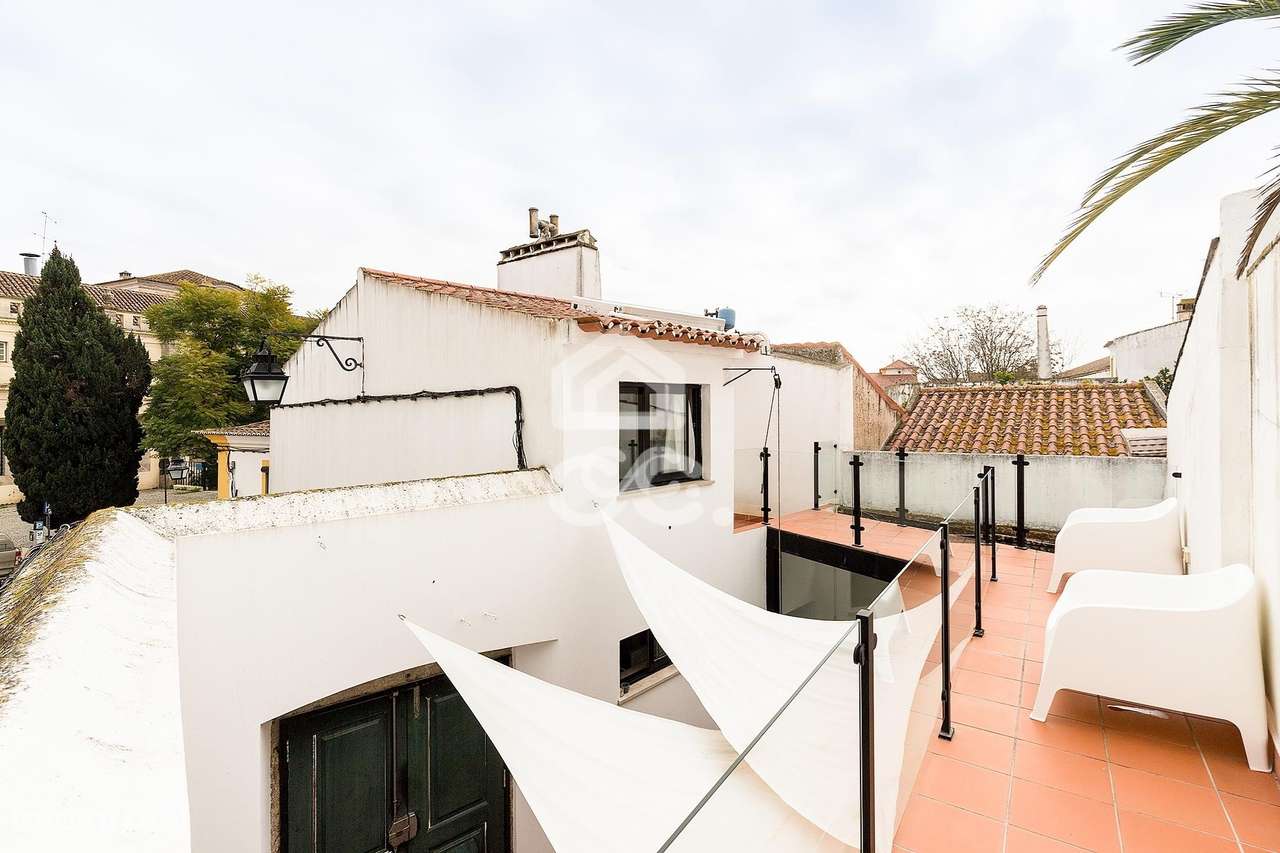 Moradia de luxo com 3 suites, pátio e varandas junto aos Meninos da Gr-56