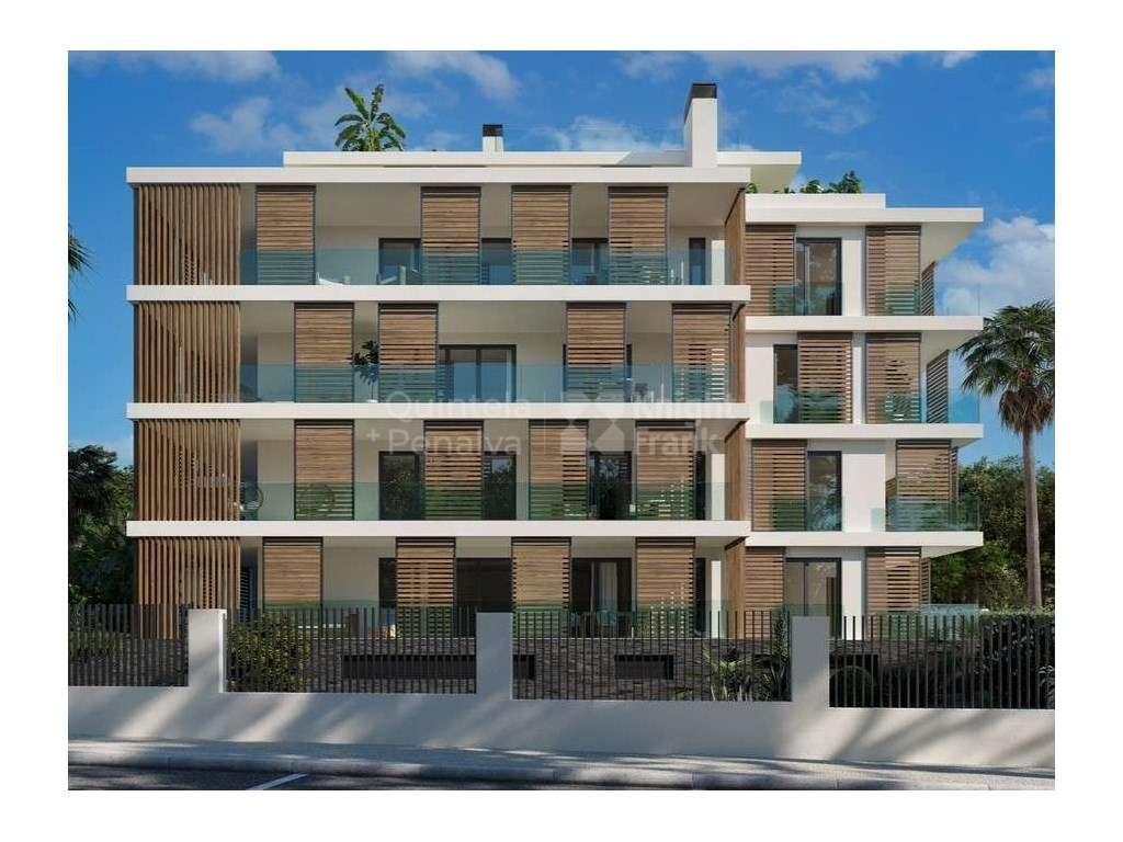 Apartamento T3 com jardim, localizado na Parede, Cascais-32