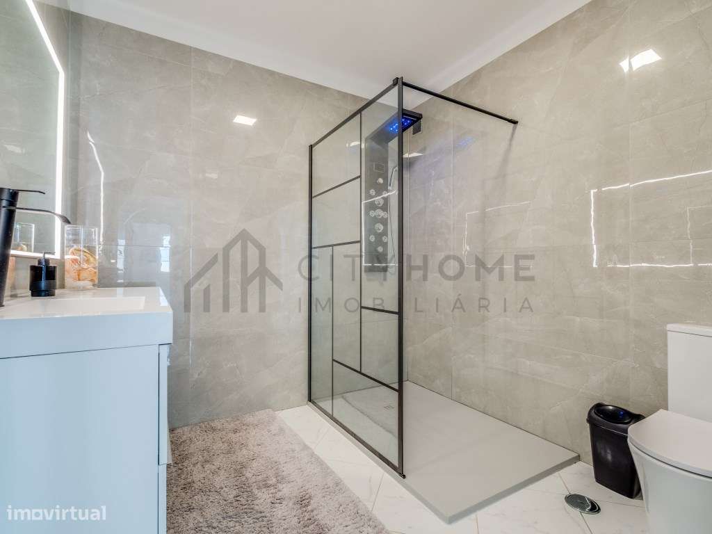 Moradia T3 com piscina e garagem em Lagoa-37