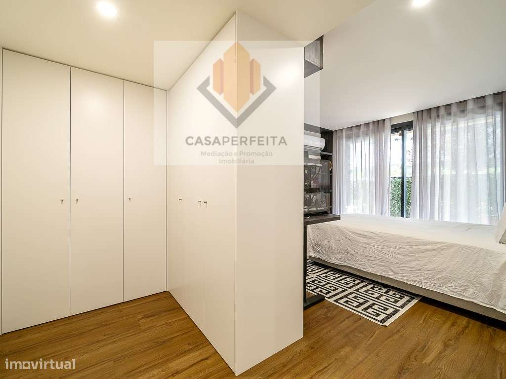 Fabuloso T2 Como Novo com Terraço e Lugar de Garagem - Candal-22