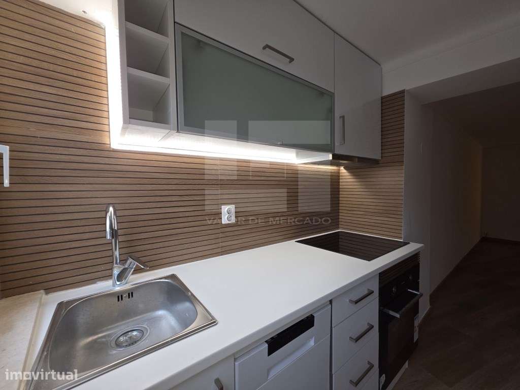 Apartamento T1+1duplex, recentemente remodelado, com 79 m2 - Grande imagem: 3/27