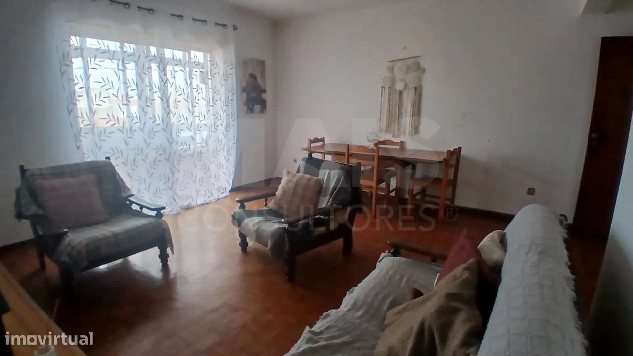 Apartamento T3 com marquise localizado no centro da cidade - Grande imagem: 2/11