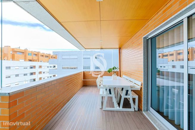T3 c/ NOVO, Mobilado, c/ Terraço, Churrasqueira e Duas Garagens – Cent-27