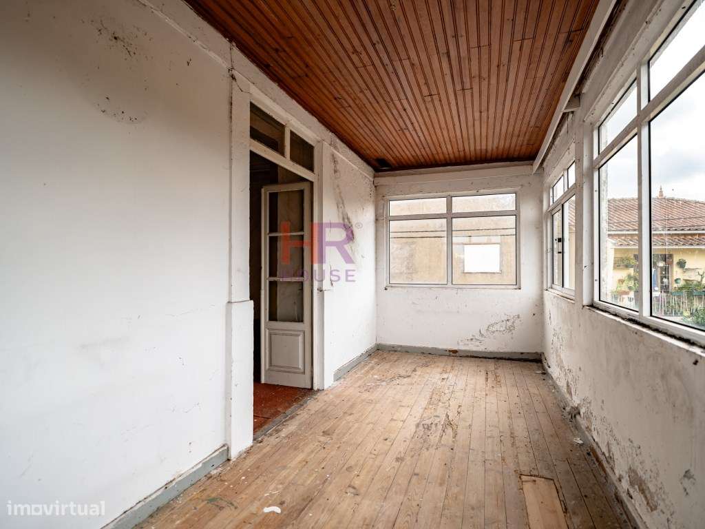 Coimbra, Vende-se Moradia com terreno e jardim.-22