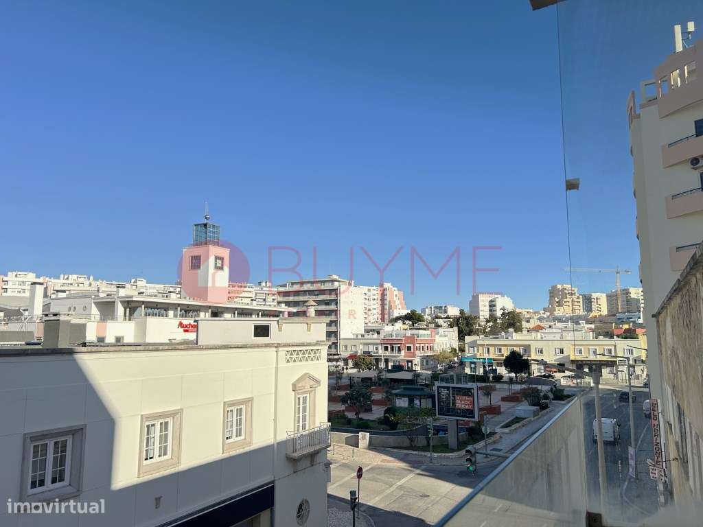Apartamento T4 com 3 Suítes no Coração da Cidade de Faro - Grande imagem: 5/26
