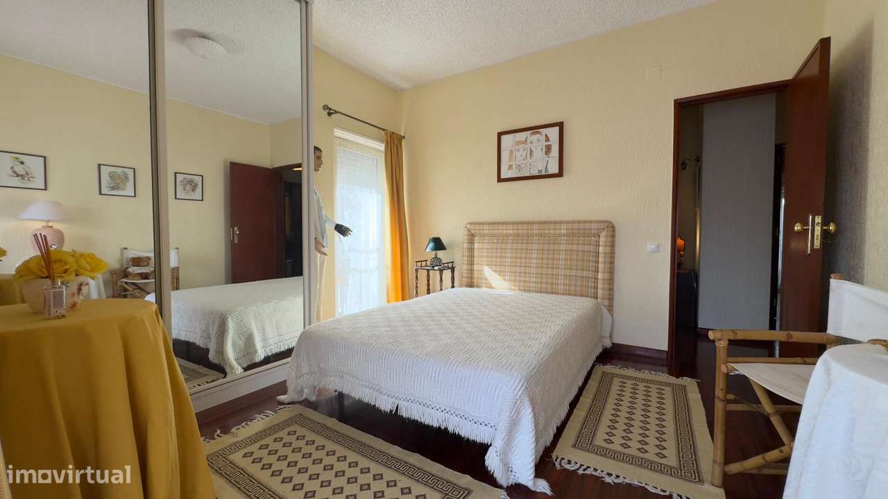 Moradia T6 - 220m2 - 3 pisos - 2 garagens - Barro - Pinheiro de Loures-30