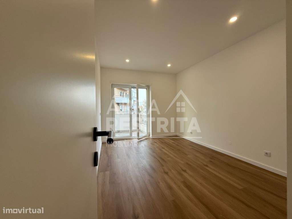 Apartamento T3 totalmente remodelado no Laranjeiro, Almada - Grande imagem: 5/32