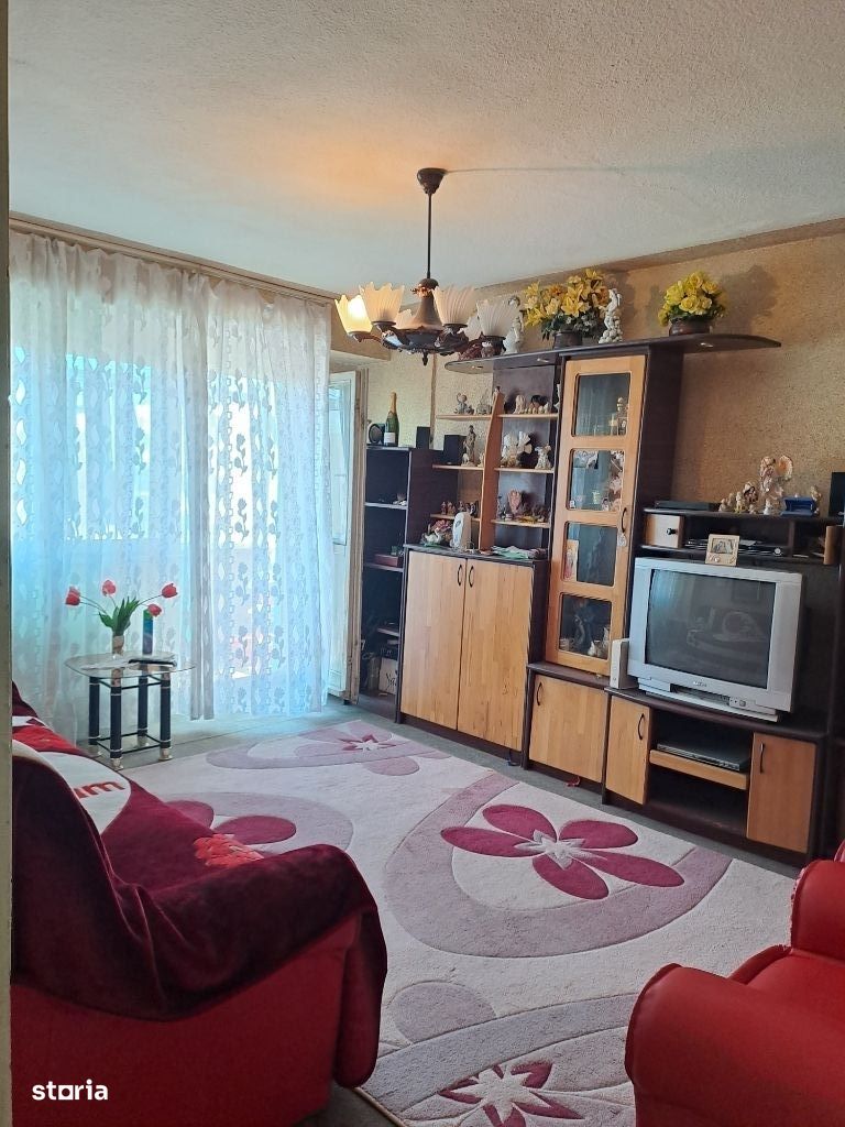 Vând apartament cu 2 camere,etaj 3,zona centru,mobilat