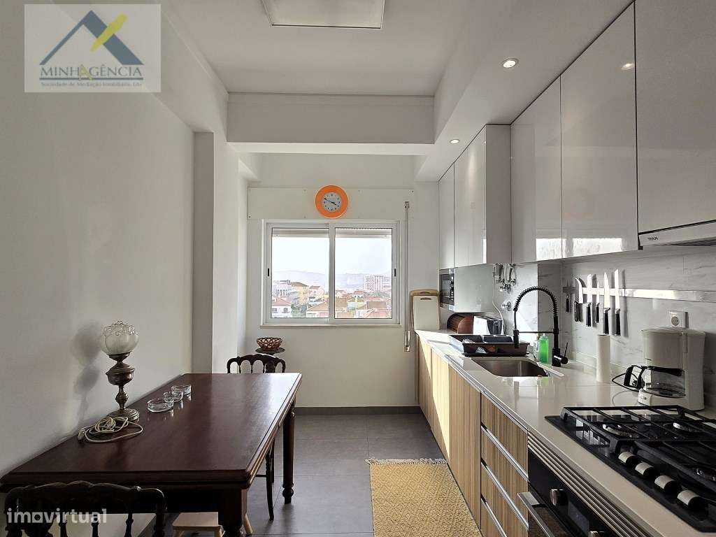 Apartamento T2 remodelado em Setúbal-11