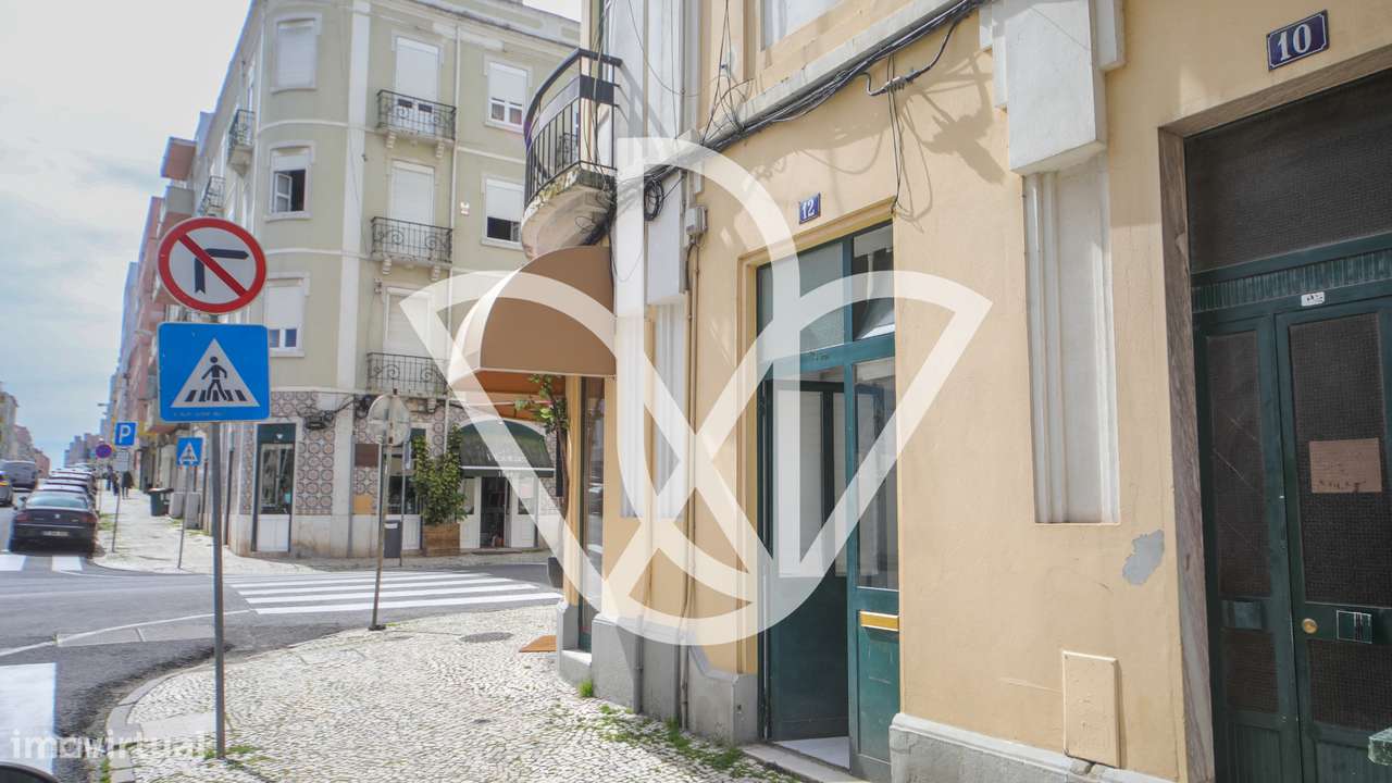 Loja com Mezanine em Campo de Ourique-12