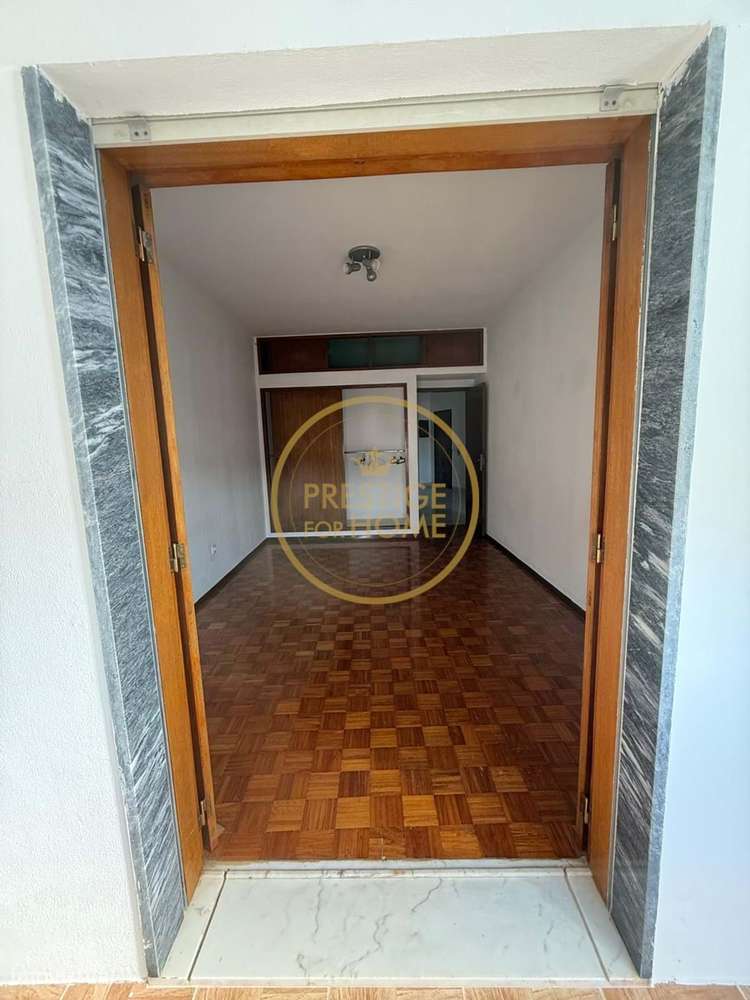 Apartamento luminoso T2 com vista mar e Serra-10