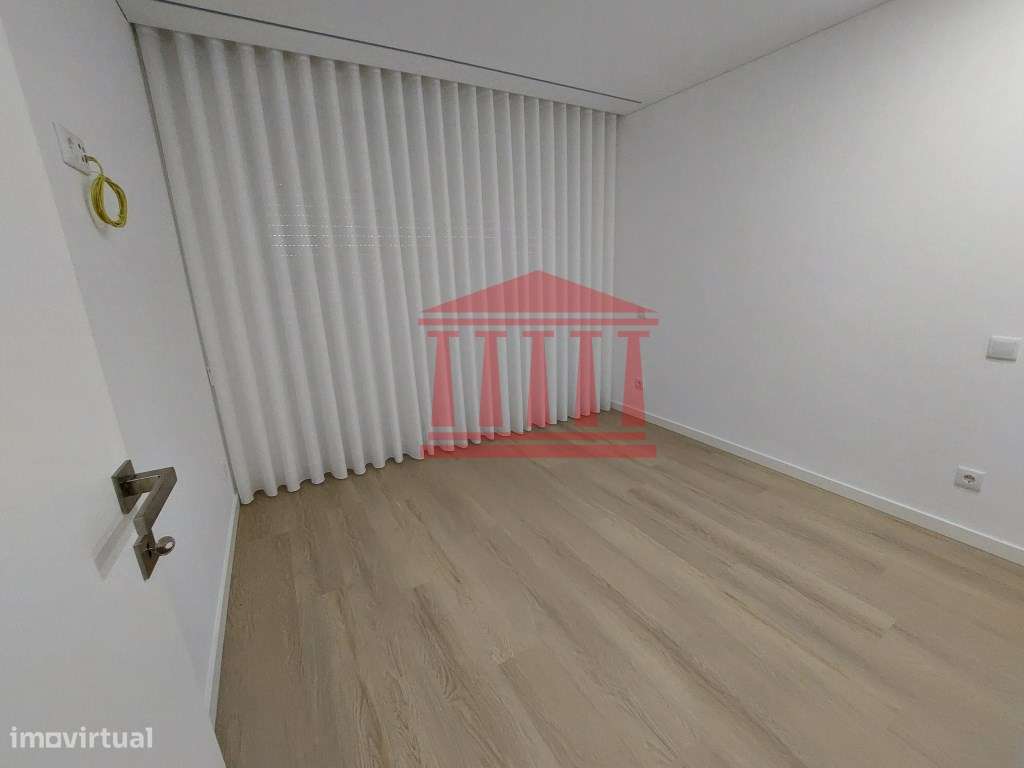 APARTAMENTO T3 C/ GARAGEM-13