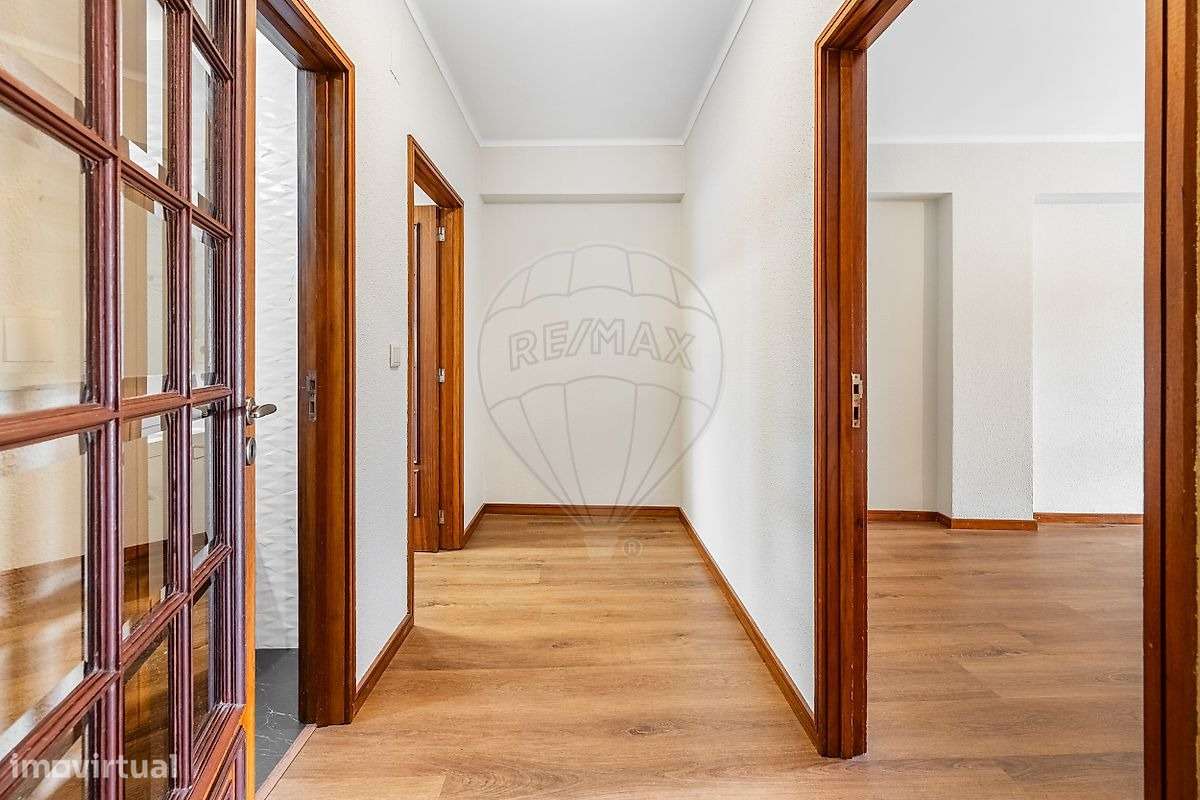 Apartamento T2+1 Renovado no Coração de Vila Nova de Famalicão-11