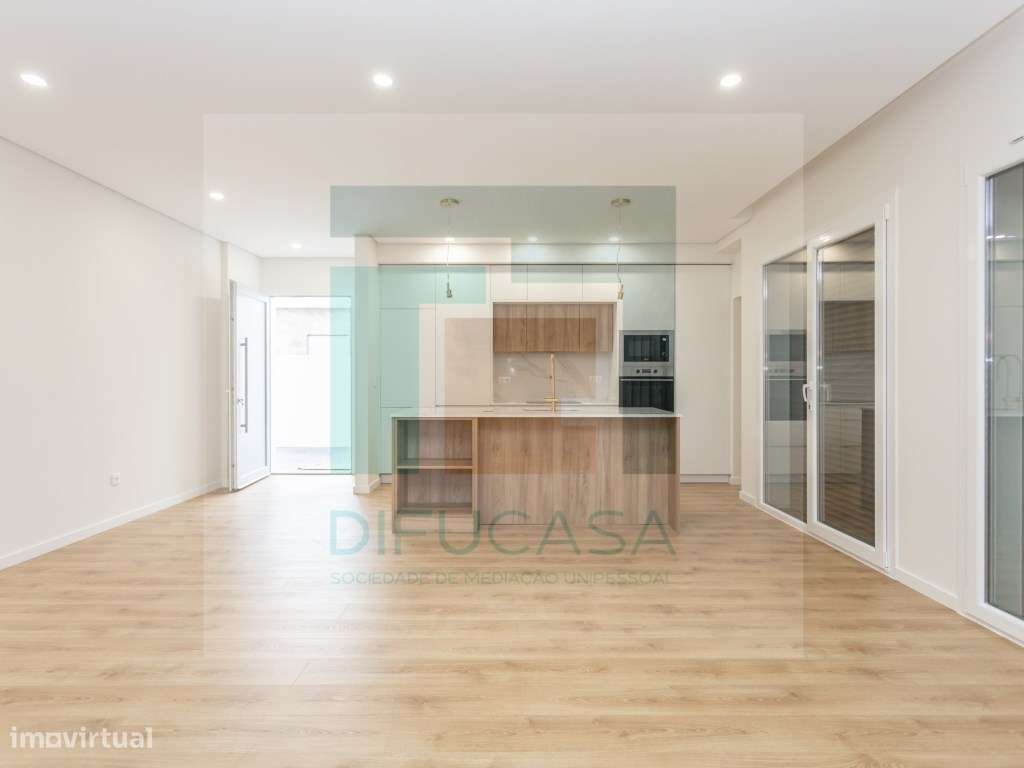 Moradia isolada com psicina localizada Pinhal General (Fernão Ferro) - Grande imagem: 4/37