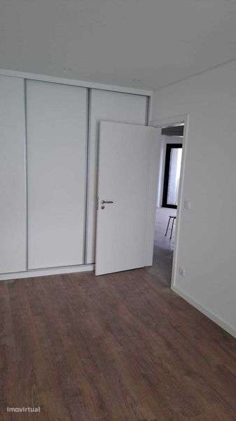 Apartamento T2 Novo perto da Praia - Grande imagem: 5/12