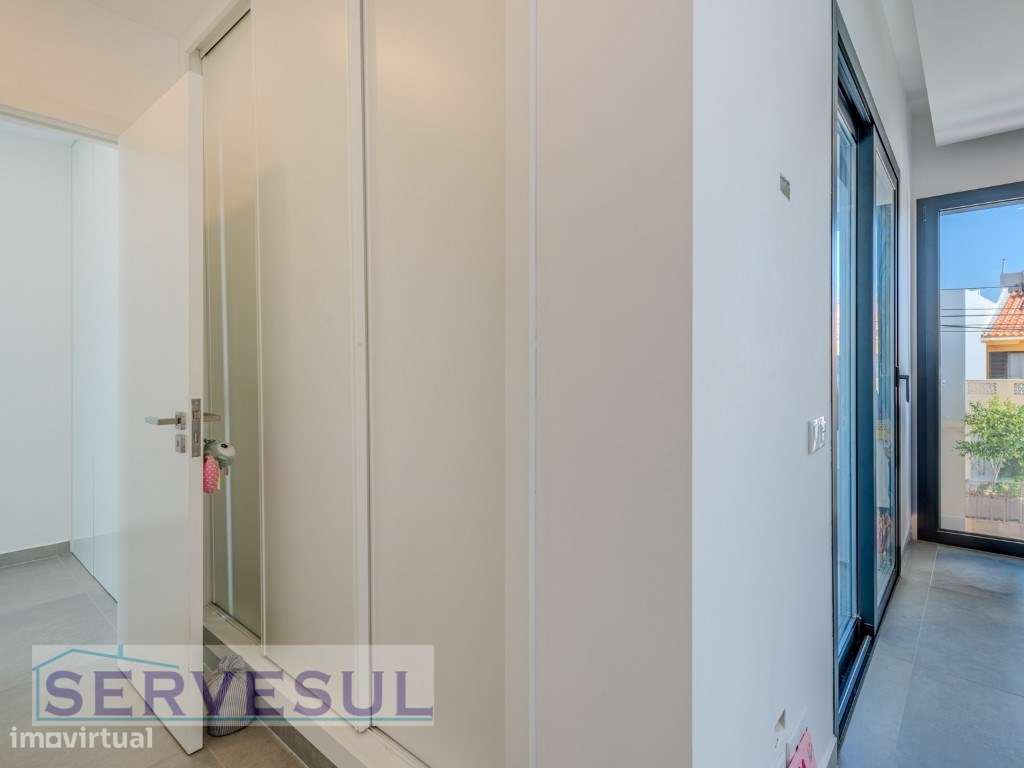 Moradia Moderna Geminada composta por 4 quartos e piscina privada, ...-25