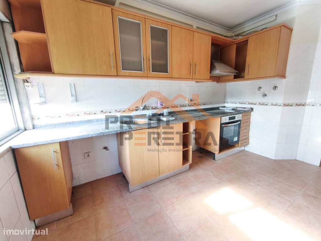 Apartamento T2 com varanda, situado no Pendão, Queluz. - Grande imagem: 2/18