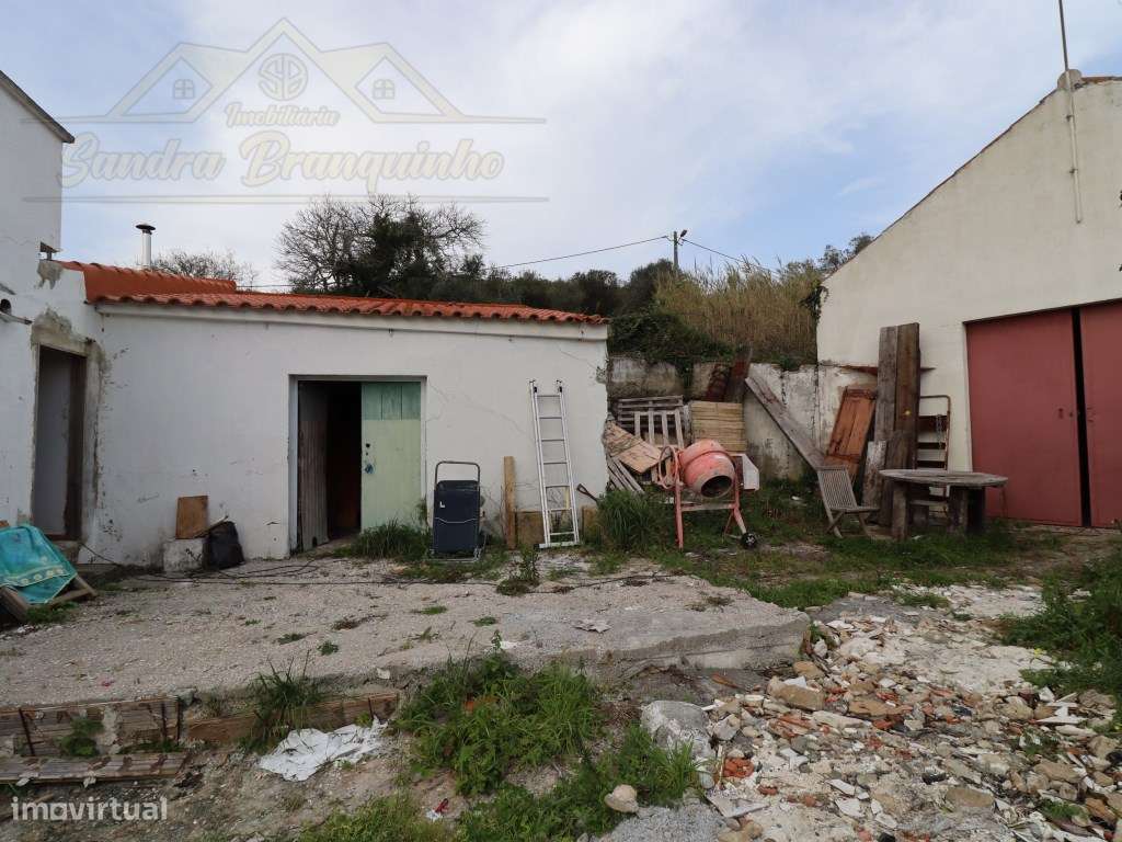 Moradia T3 com garagem e terreno 4120m2-28